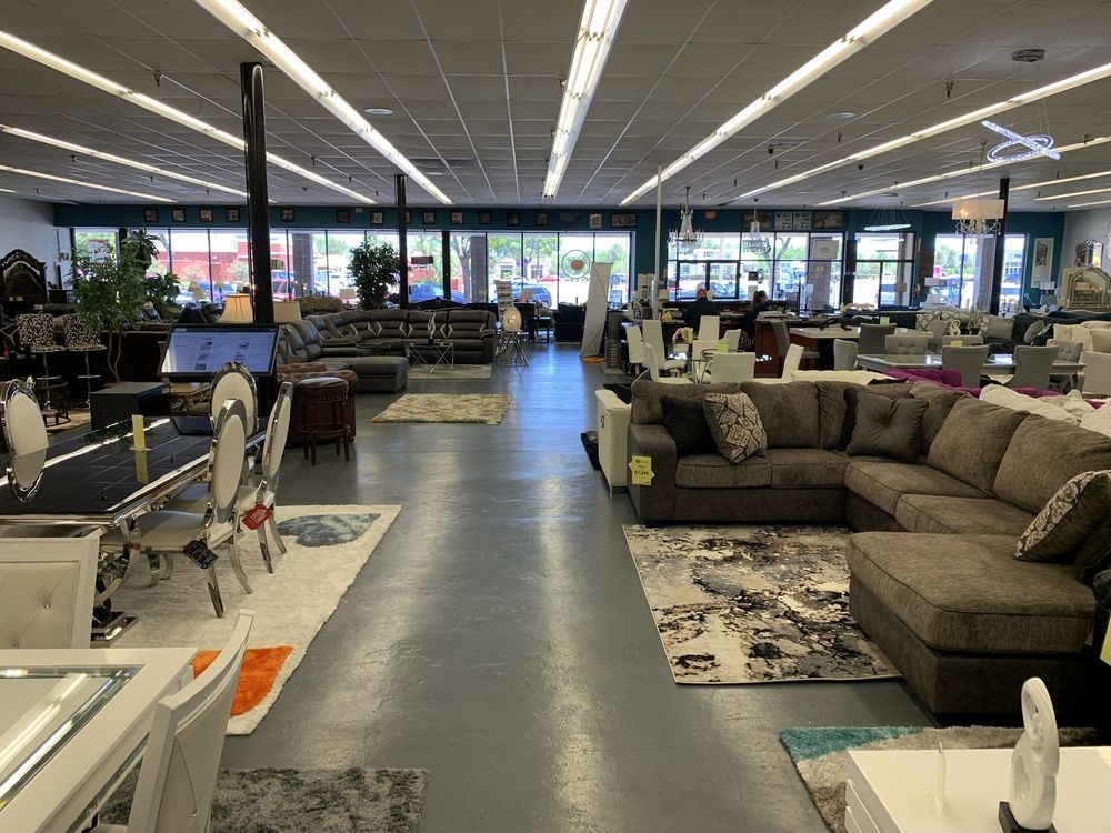 Twelve Oaks Plaza: 7004 W Waters Ave, Tampa, FL 33634